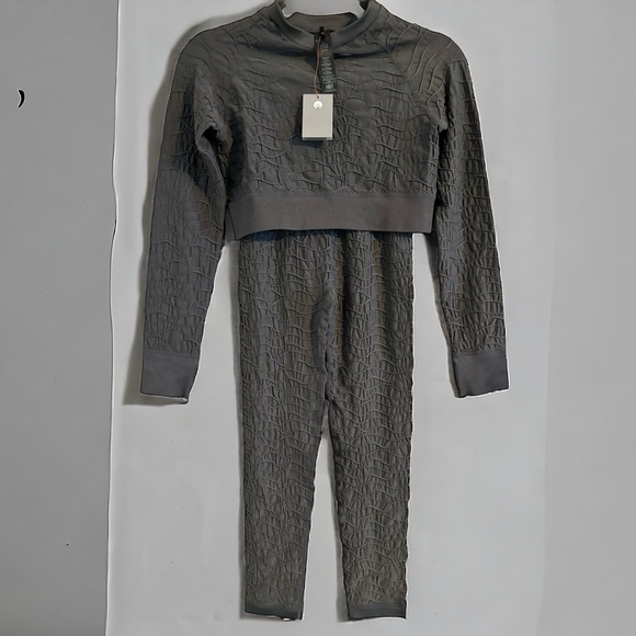 HIIT 2-Piece Small Charcoal Sexy Textured Body Hugging Set Butt Seam Thumb Holes - Picture 13 of 13